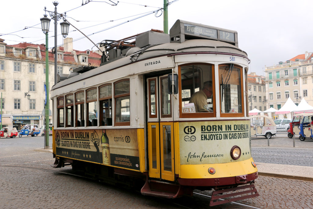 Tram vintage à Lisbonne