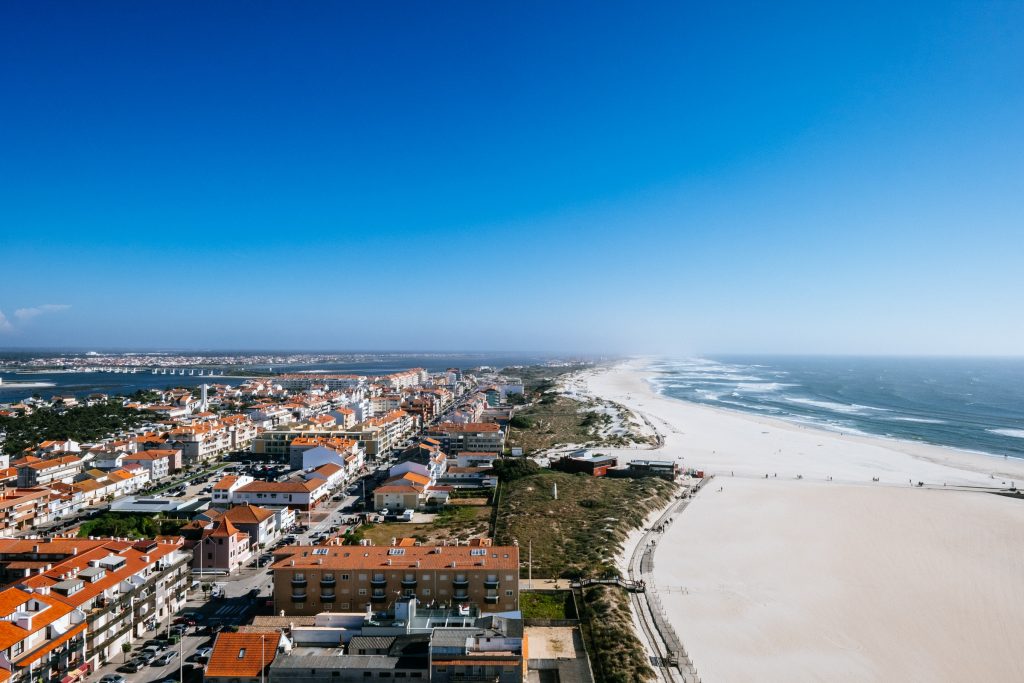Portugal - Murtosa - la plage et la jetée de Barra – Praia do Paredao Barra